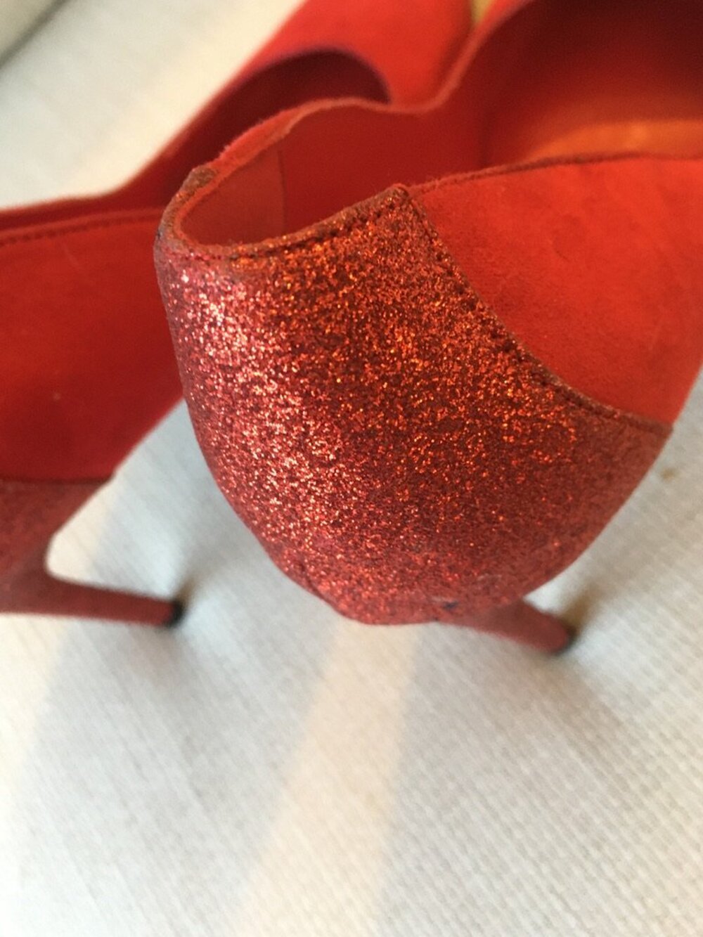 Dramatic Marc Fisher Red Suede Pointy Stilettoes with Glitter Back Sz 6 1/2 M - Picture 4 of 7